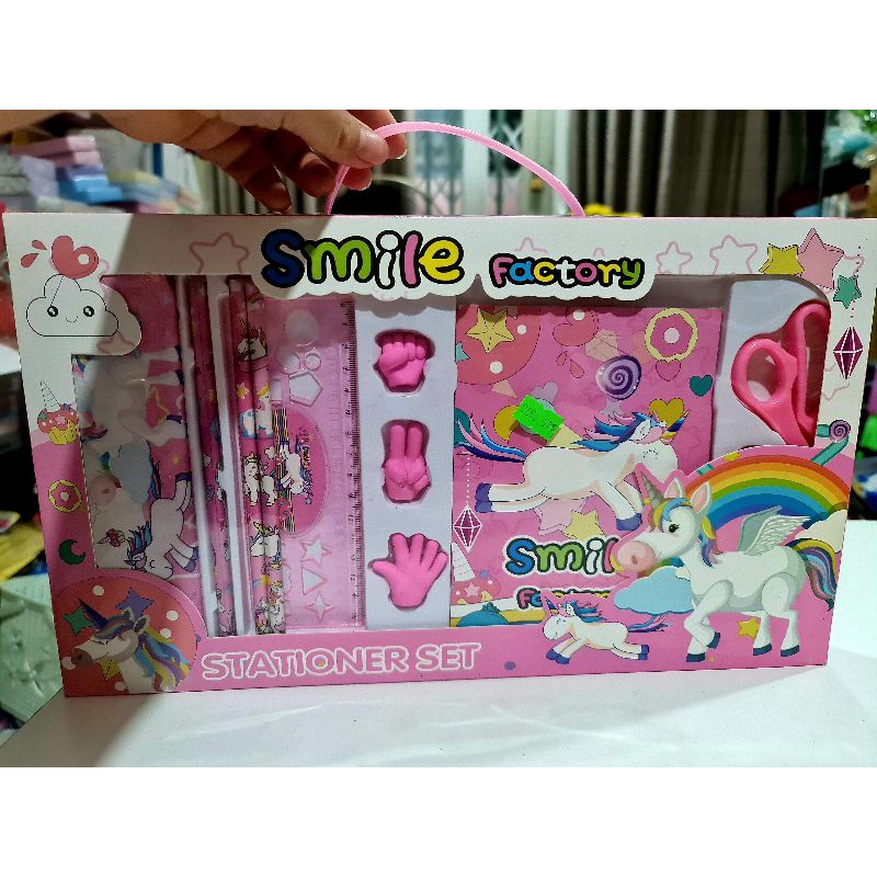 Hôp dụng cụ học tập 10 món Mon và Kỳ Lân mã QT-907