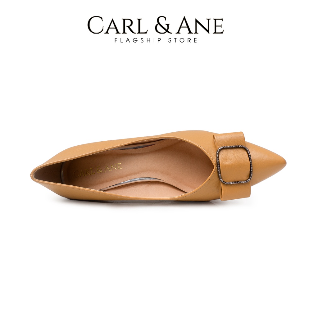 Carl &amp; Ane - Giày cao gót nữ bít mũi đính khóa vuông cao 7cm màu bò _ CP008