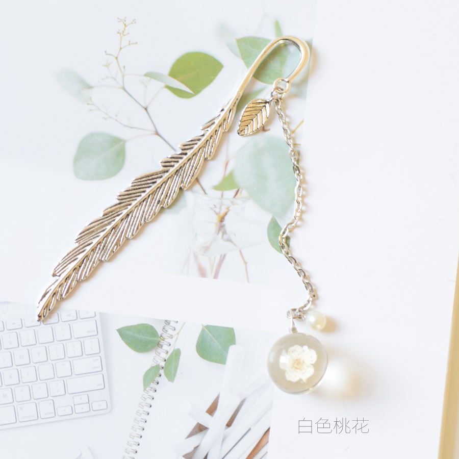 Combo 2 Bookmark Đánh Dấu Sách Lông Vũ Kim Loại Phối Quả Cầu Thủy Tinh Hình Hoa Anh Đào Và Gấu Nâu Đậm