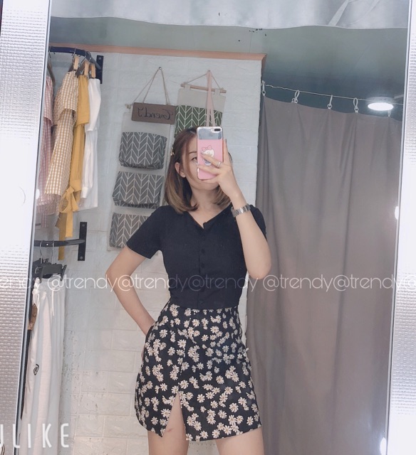Chân váy ngắn hoạt tiết hoa cúc xẻ đùi hot trend ( ảnh thật) | BigBuy360 - bigbuy360.vn