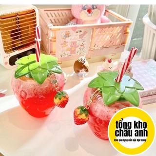 Ly uống nước hình quả dâu tây thiết kế đáng yêu cho bé dung tích 500ml tích hợp mặt trang trí tuỳ chọn