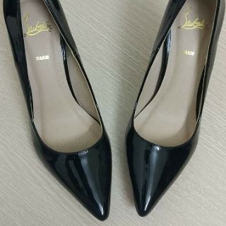 Giày đen Louboutin 9p