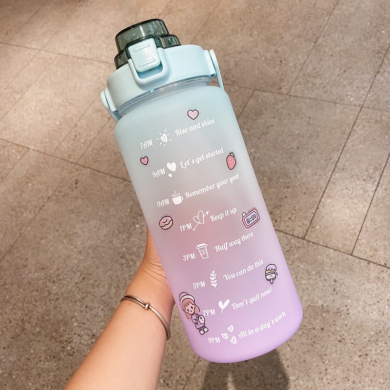 Bình nước 2l tặng sticker chất liệu an toàn, có ống hút, có vạch báo chia giờ uống nước - K1312