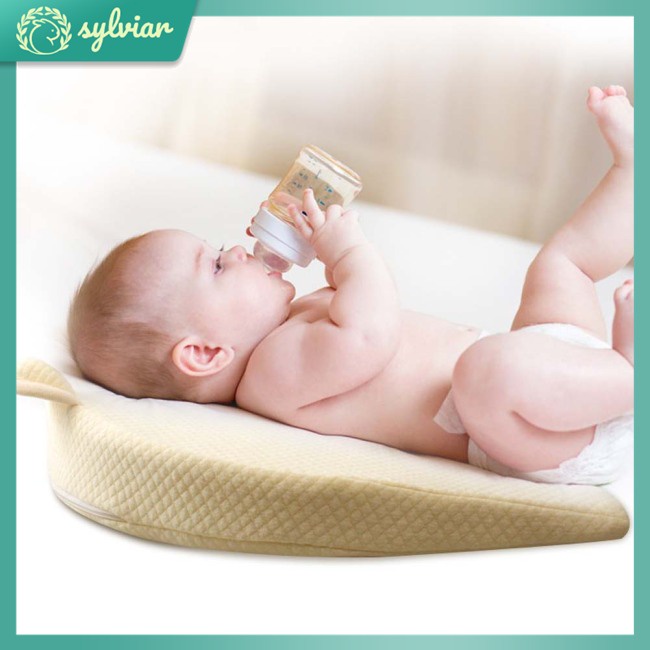 Gối nằm cho bé uống sữa chống đổ họa tiết hoạt hình dễ thương