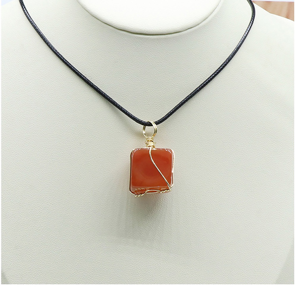 Dây Chuyền Phong Thủy Đá Red Agate 17 Mm DA44