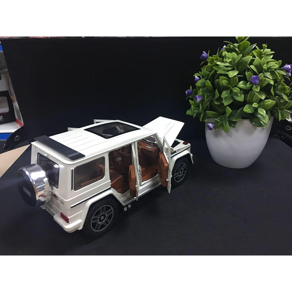 [Chezhi] Mercedes G63 1:24 [White]