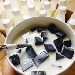 Thạch sương sáo đen