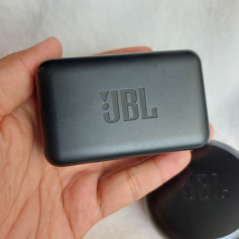 Tai nghe Bluetooth JBL Free X / Endurance PEAK true wireless có chức năng kháng nước.