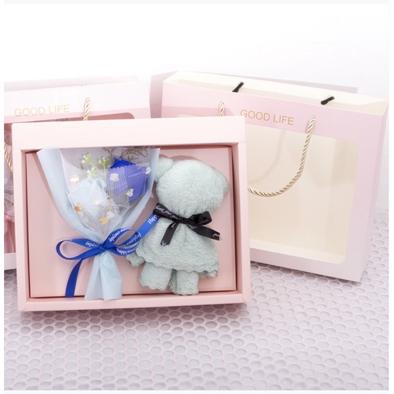 SET hộp quà tặng gấu kèm bó hoa nhỏ xinh tặng bạn gái