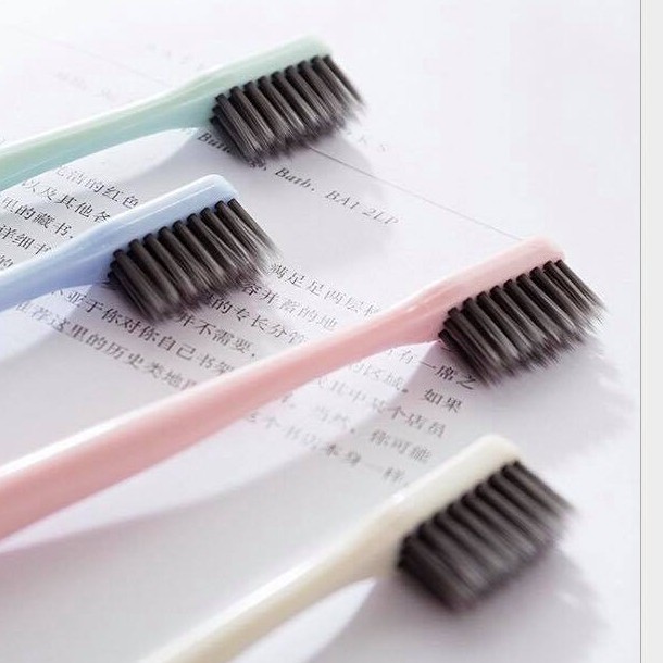 Bàn chải đánh răng làm từ lúa mạch - lông bàn chải làm từ than hoạt tính ( không hộp và có hộp )