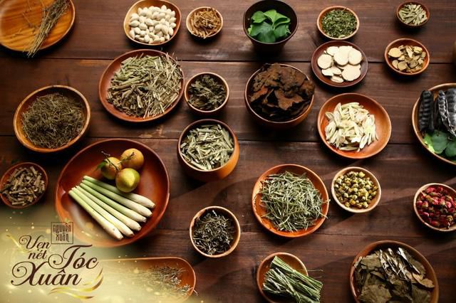 Dầu gội Dược liệu Nguyên Xuân 200ml - 250ml | BigBuy360 - bigbuy360.vn