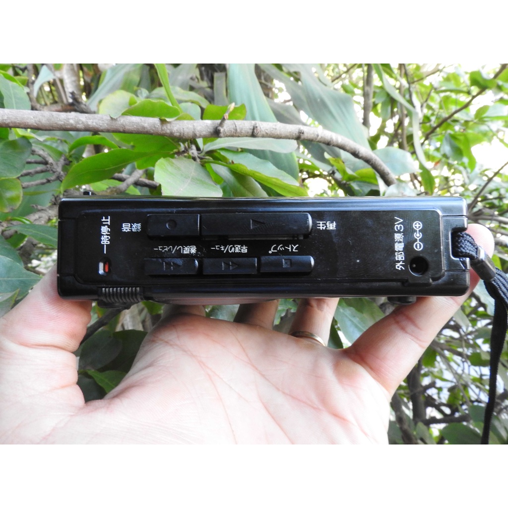Máy nghe nhạc Cassette Sanyo MR-56 có loa ngoài kiểu máy đẹp có 2 chế độ phát nhạc bằng nút bấm mềm