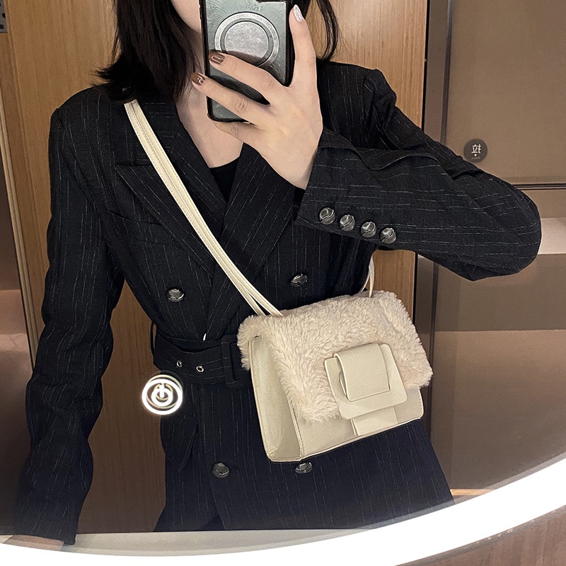 Túi Xách Phối Lông Thời Trang Mùa Đông Dễ Thương Cho Nữ