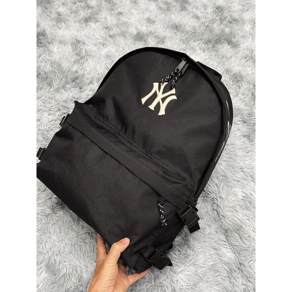 Balo MLB Monogram đi học có ngăn đựng laptop chuẩn chi tiết M.L.B