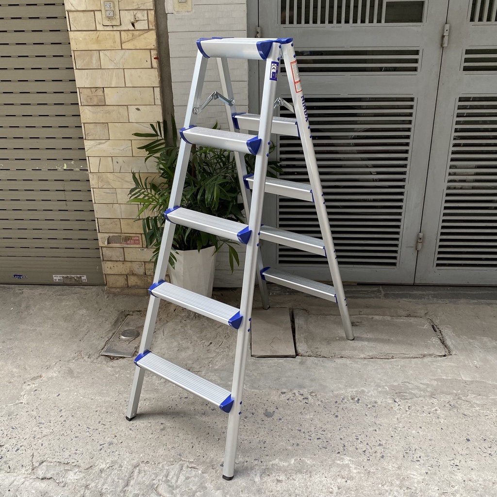 Thang Nhôm Gấp Chữ A NiNDA R05B Loại 5 bậc cao 1,26m- Hàng Chính Hãng