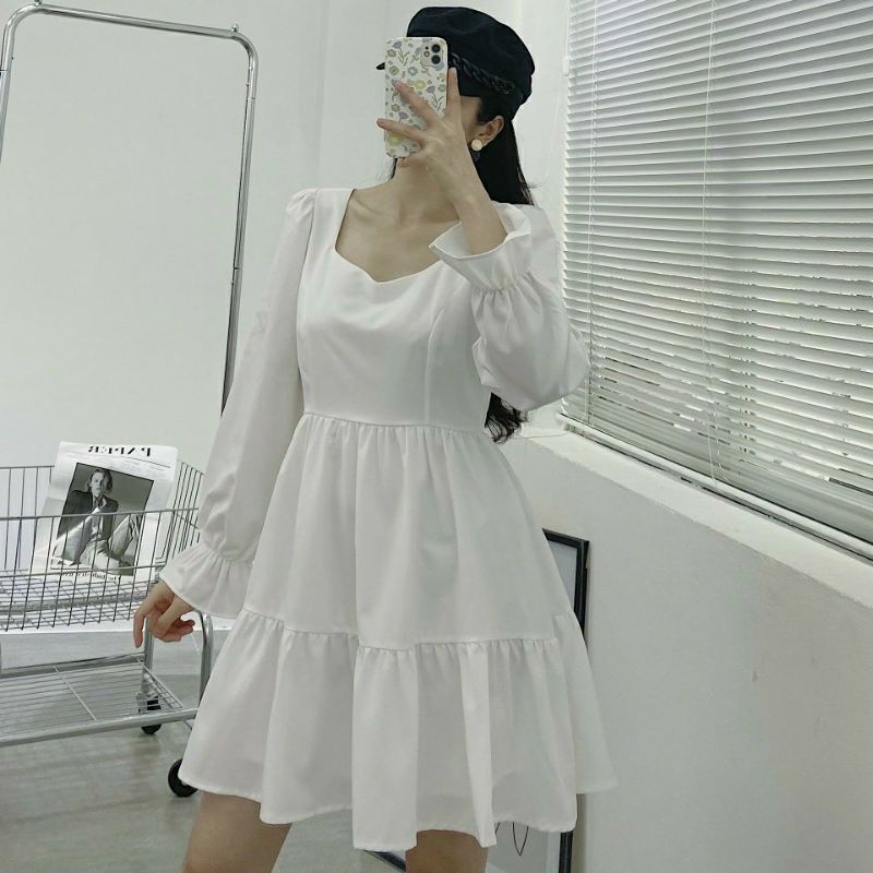 Đầm Xoè Trắng Tay Loe Dài Phối Áo Croptop Hoa 2 Dây Đan