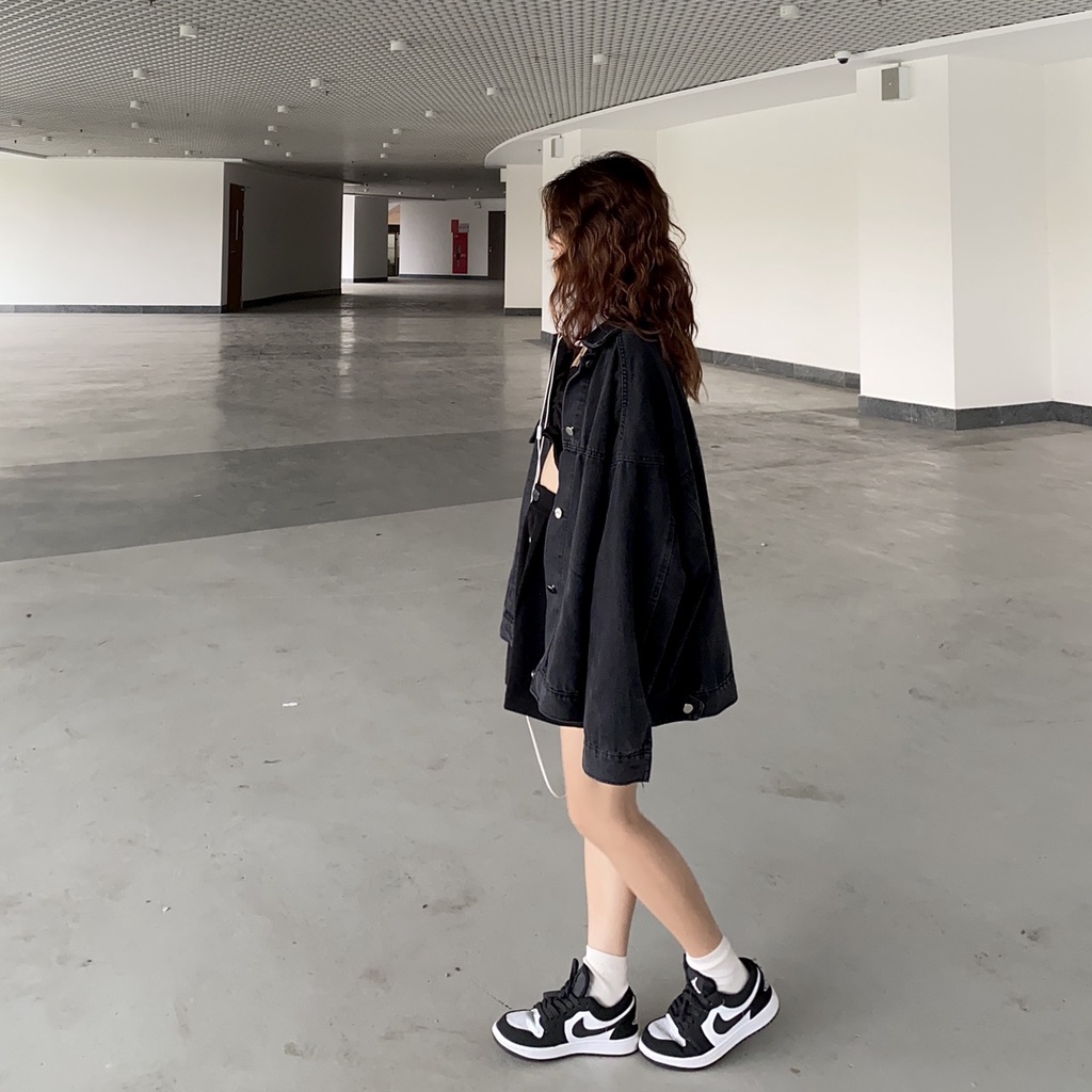 Áo khoác bò dáng dài rộng phong cách Hàn Quốc