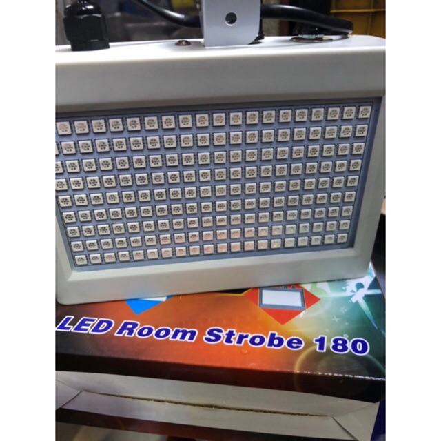 - Đèn Led chớp nháy theo nhạc Room Strobe 220V, 180 bóng.