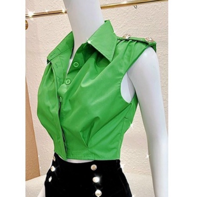 Áo sơ mi kiểu croptop nút vai