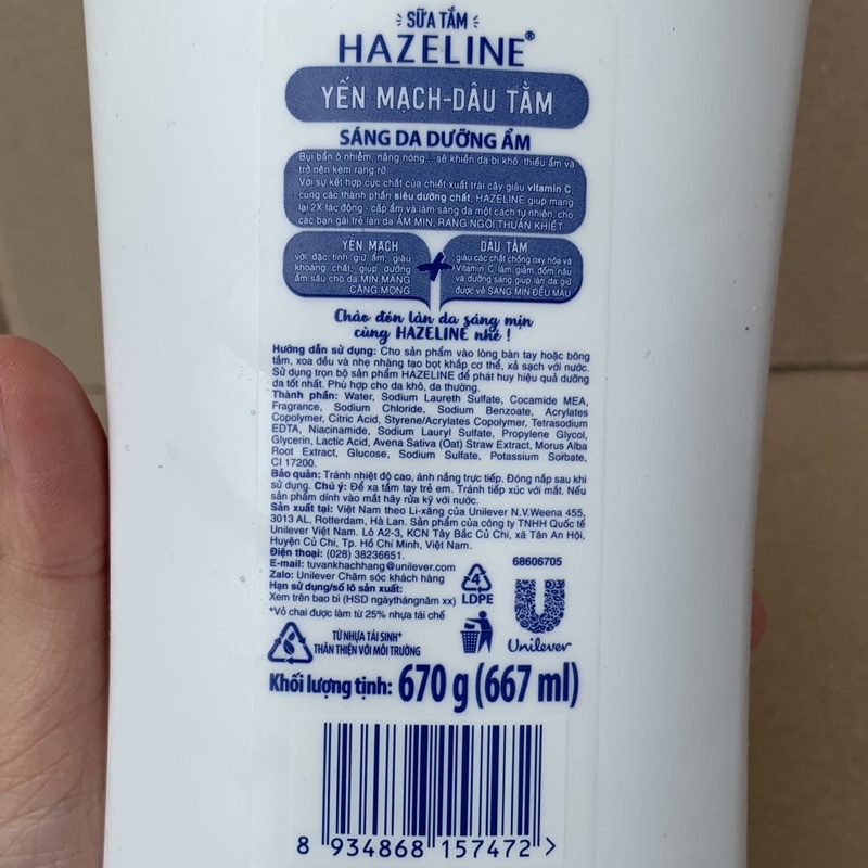 Sữa tắm Hazeline dâu tằm và hương matcha lựu đỏ chai 670g