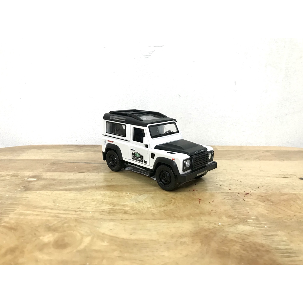 Mô hình xe Land Rover Defender "2.000.000" _ Tỷ lệ 1:32