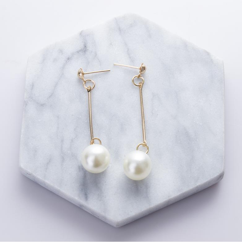 Khuyên tai dáng dài màu vàng đính ngọc trai giả thời trang Hàn Quốc cho nữ