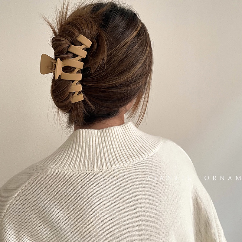 Kẹp Tóc Hình Cá Mập Rỗng Lớn Màu Đỏ Mới Cho Nữ