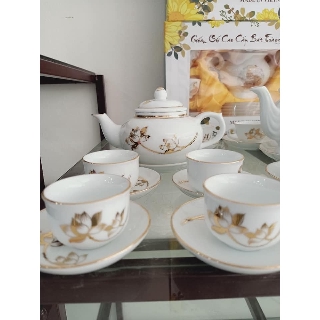 Bộ ấm trà vẽ sen vàng cao cấp ( gốm sứ Bát Tràng cao cấp)