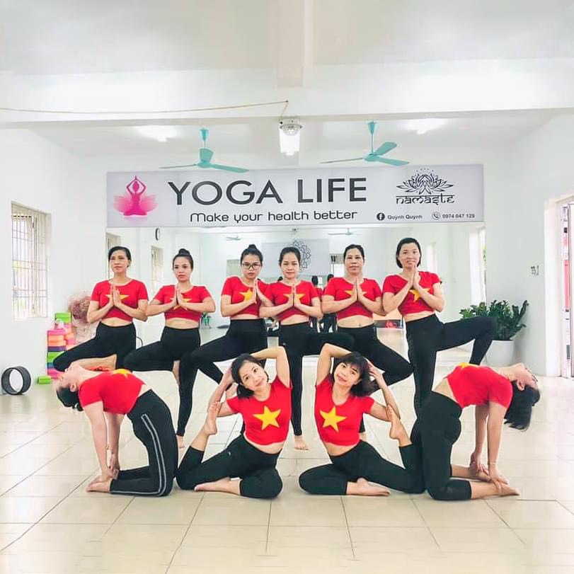 Áo đỏ sao vàng croptop  vạt chéo chất siêu đẹp, sẵn sll đội nhóm