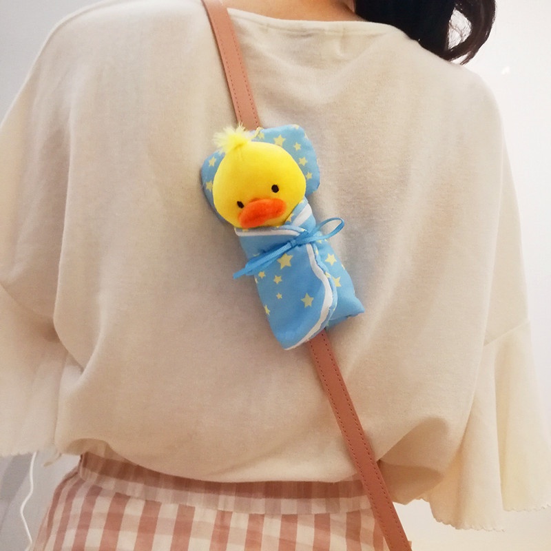 Móc khóa thú bông bé vịt quấn chăn có gối đầu kích thước 14cm NEOCI