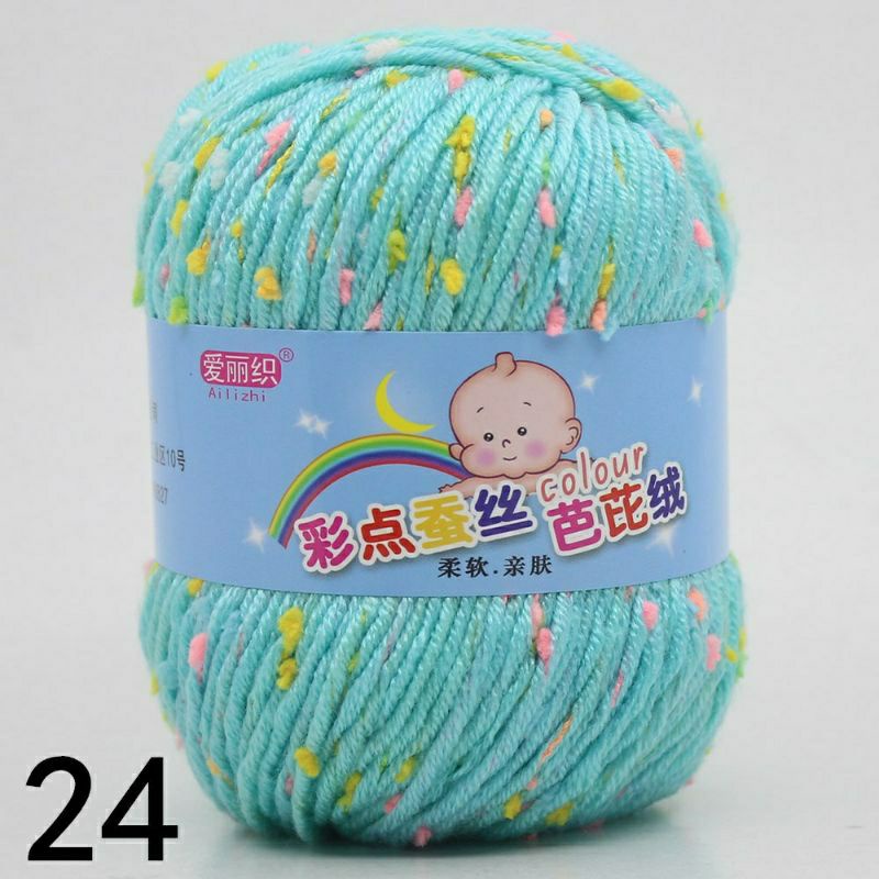 Cuộn len lụa nhiều màu sắc dùng để đan áo sweater/mũ