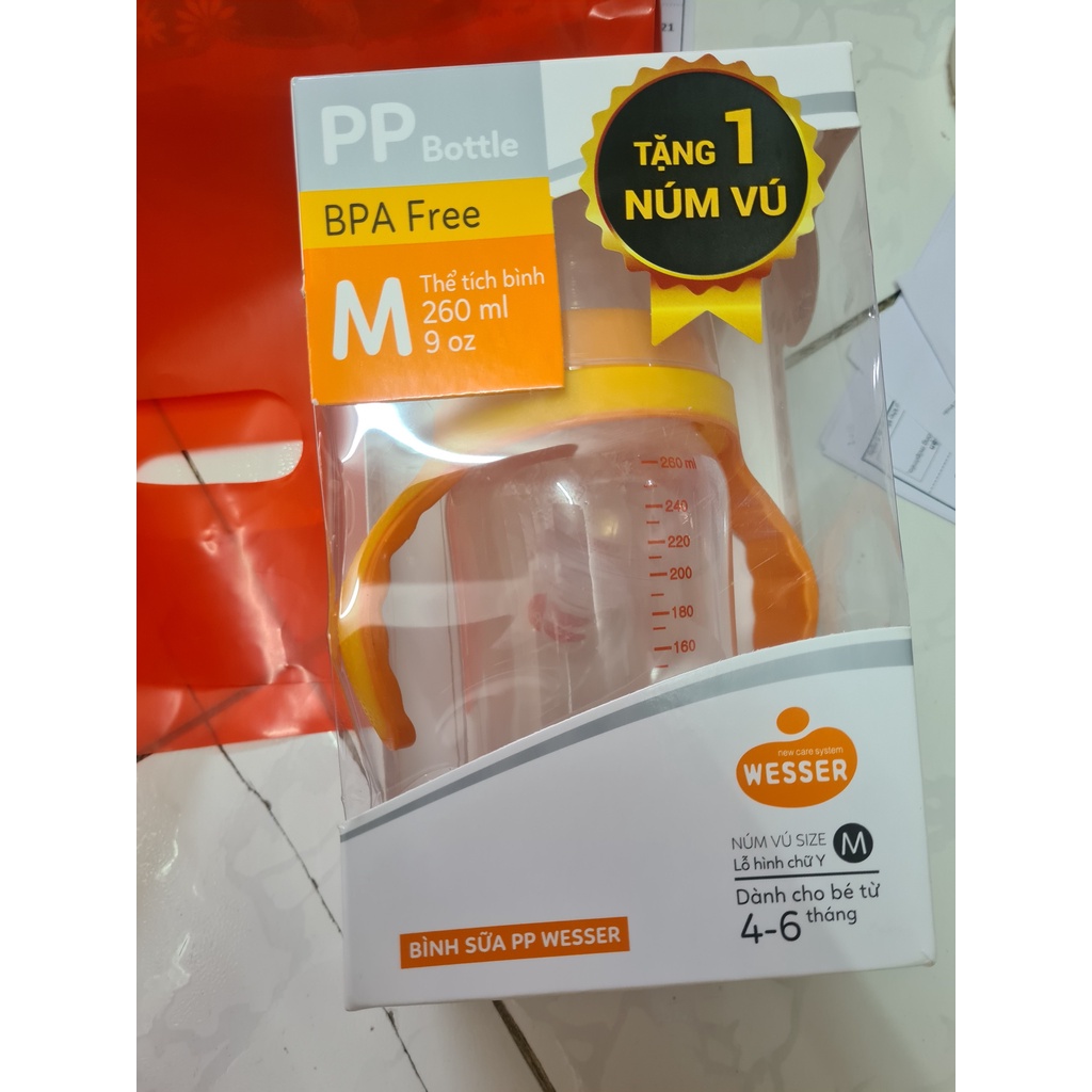 Bình sữa cổ rộng có tay cầm tặng thêm núm ti Wesser 180ml / 260ml