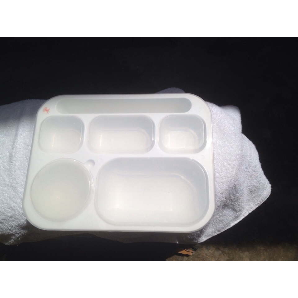 Khay cơm văn phòng 6 ô nhựa Size 32.6 x 25.2 x 5.6 cm kèm nắp đậy
