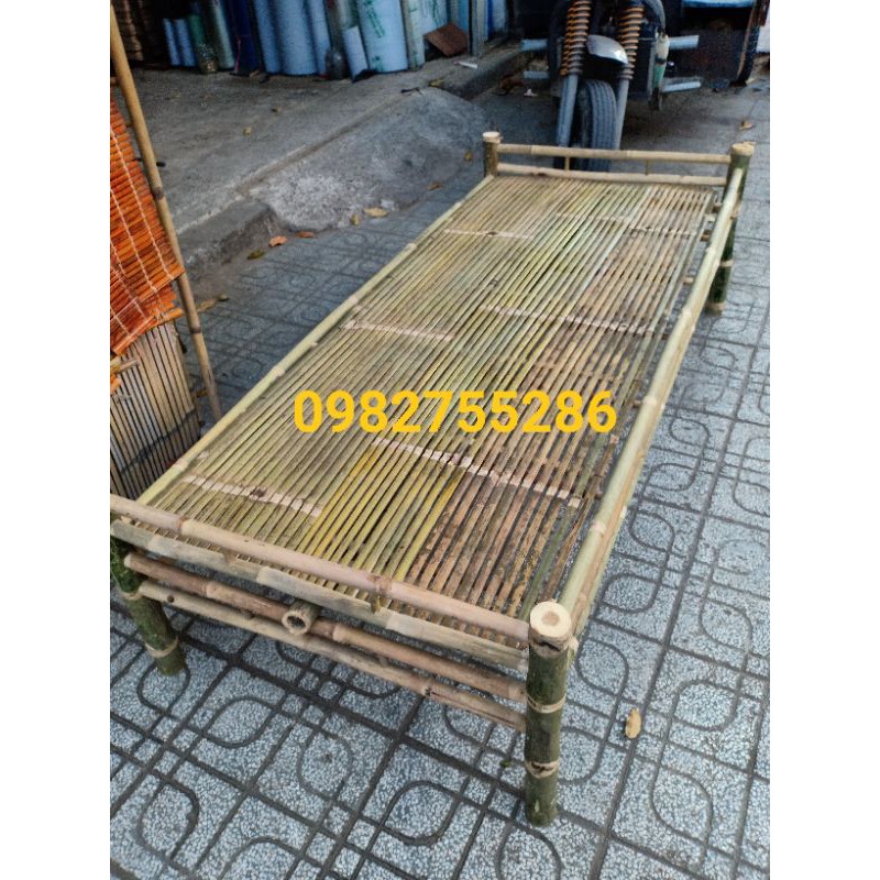 Giường tre bà đẻ, chõng tre.