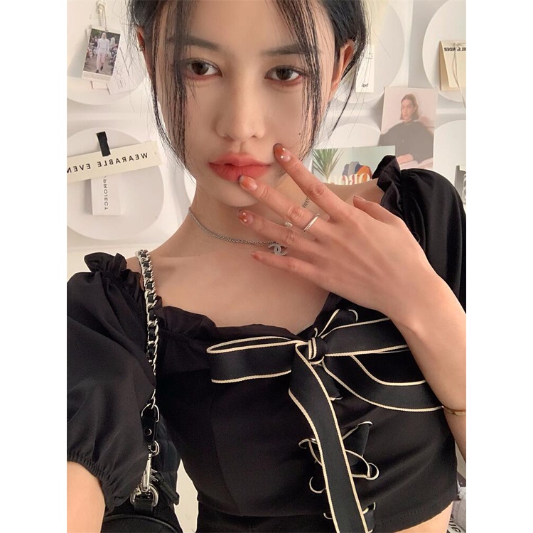 QKOOLE  Áo Croptop Tay Ngắn Màu Đen Phong Cách Hàn Quốc Trẻ Trung Cho Nữ