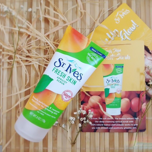 Sữa Rửa Mặt Tẩy Tế Bào Chết St Ives 170g