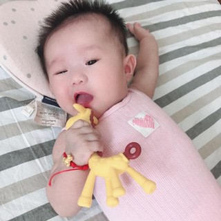 Gặm nướu hươu cao cổ cho bé