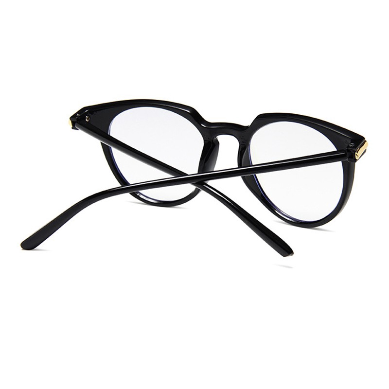 Mắt kính phong cách retro cho nữ