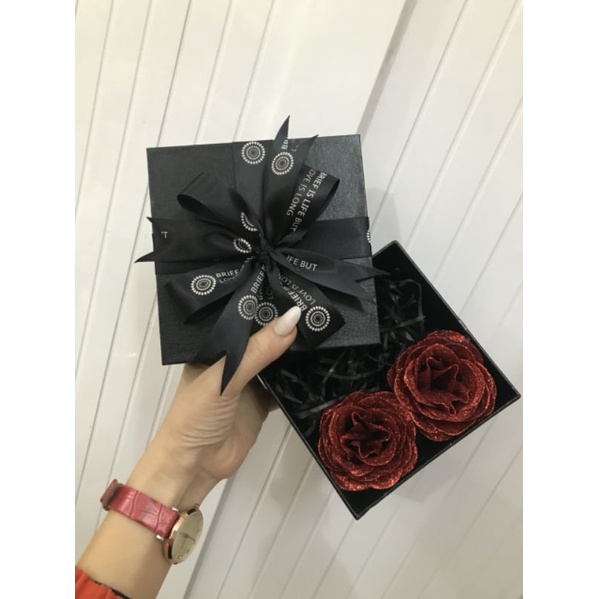 Hộp hoa nhũ đựng son, phấn , nước hoa siêu sang