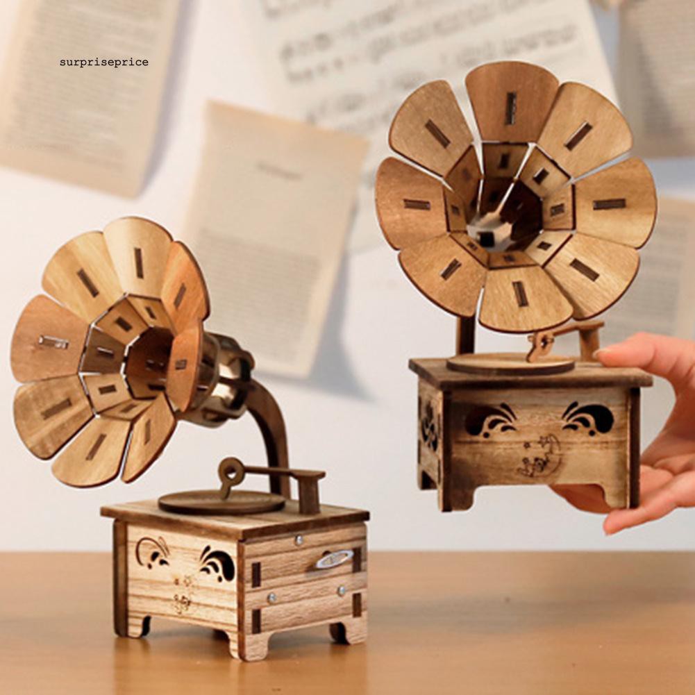 Hộp nhạc bằng gỗ phong cách cổ điển độc đáo dùng cho trang trí nội thất