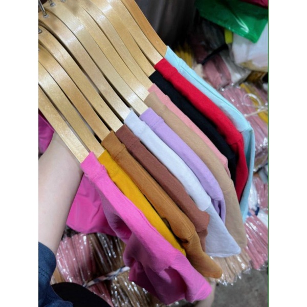 Áo phông croptop cổ tim phom rộng