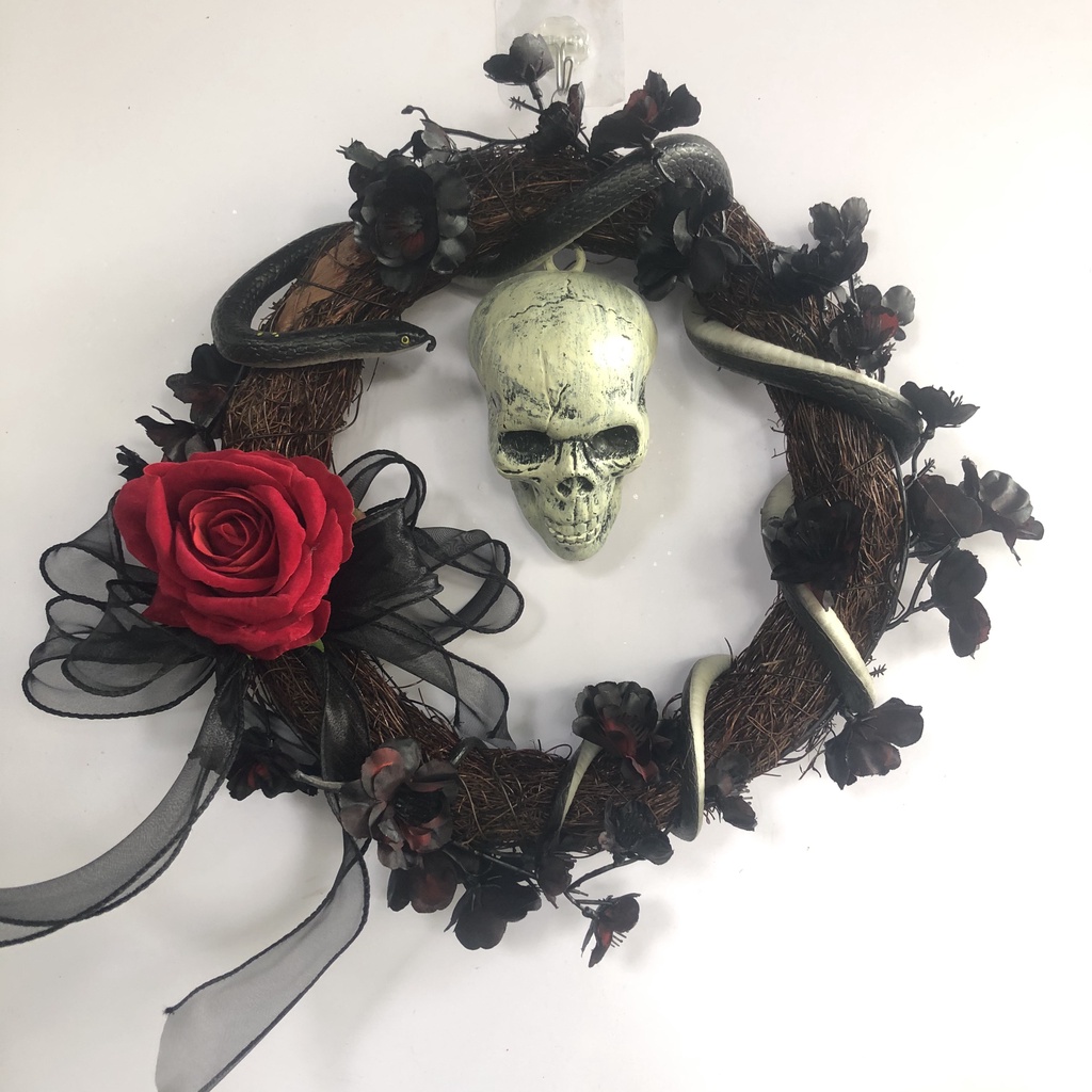 Vòng nguyệt quế treo cửa trang trí Halloween đường kính 30cm với đầu lâu, rắn và hoa hồng MN06
