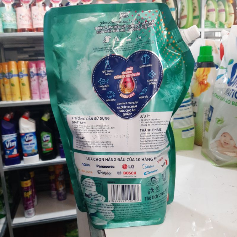 Túi Nước Xả Làm Mềm Vải Comfort Chăm Sóc Chuyên Sâu Ngăn Ngừa Mùi Hôi Hương Tươi Mát 1,8l