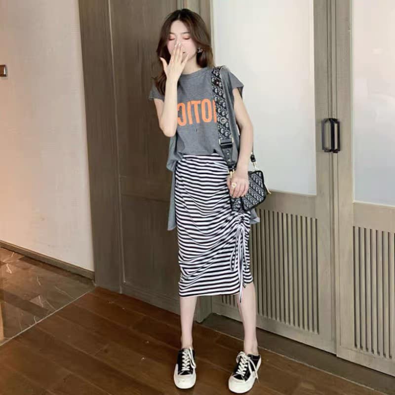 (HOTTREND 2021) Set Áo Phông Notice Phối Chân Váy Kẻ