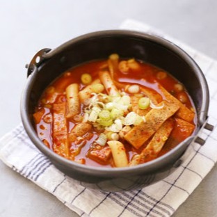 Bánh gạo cay Tteokbokki Pulmuone gói to 424g 2 phần ăn