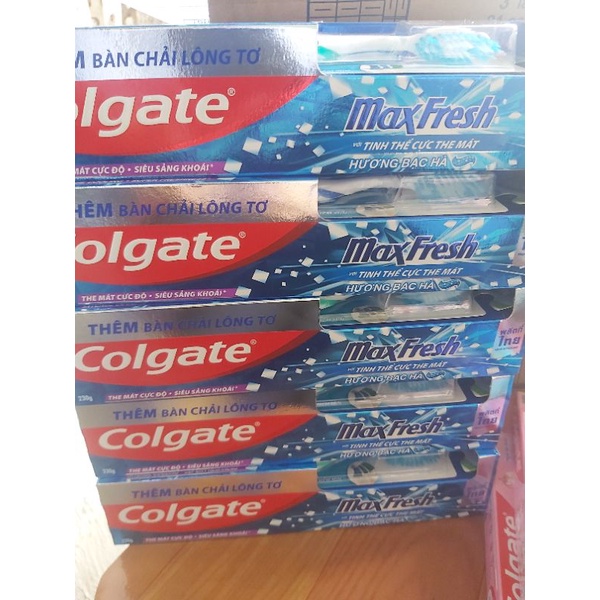 Kem đánh răng Colgate Maxfresh 230g tặng bàn chải