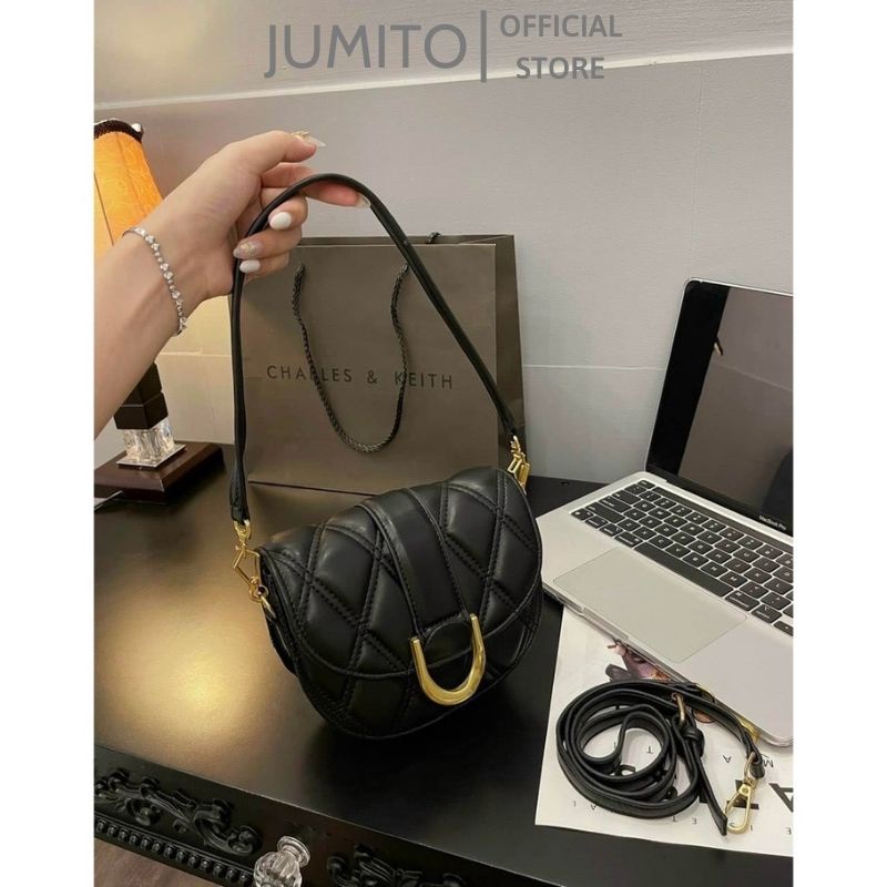 Túi xách nữ đeo chéo kẹp nách C.K vạt bầu size 19 cm trần trám da phồng JUMITO T1.049.DE