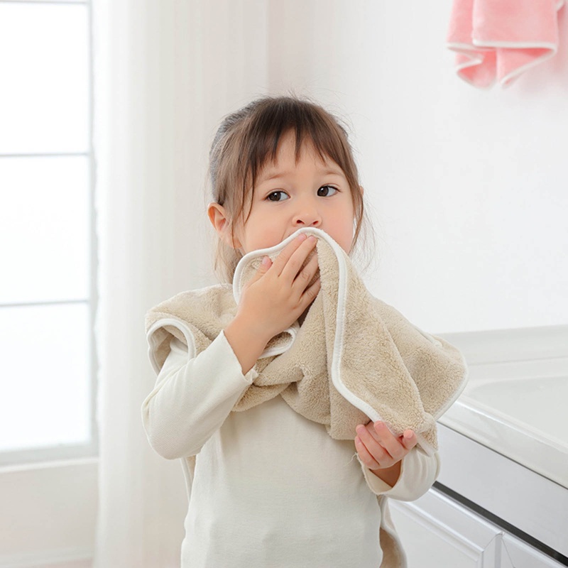Khăn Lau Bằng Vải Lông Cừu San Hô Cho Bé Ăn