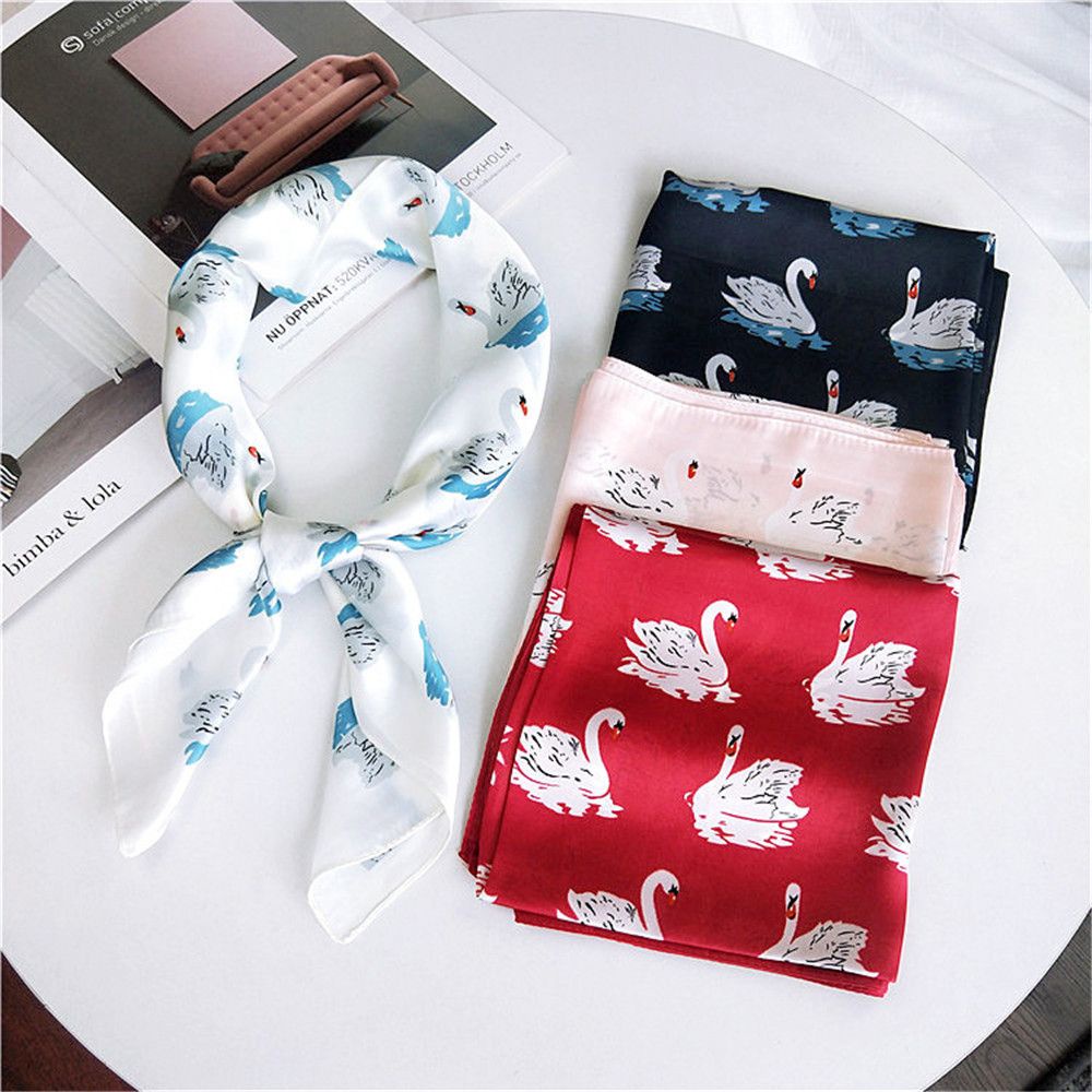 Khăn choàng cổ hình vuông vải lụa satin in họa tiết da báo đa năng cho nữ