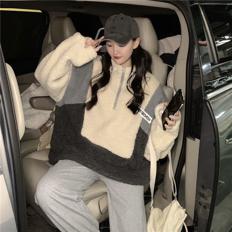 Áo chất liệu lông cừu dày dặn thiết kế phong cách thời trang dành cho nữ